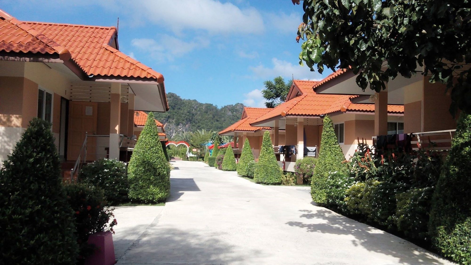 Naris Phuview Resort Satun Exterior photo
